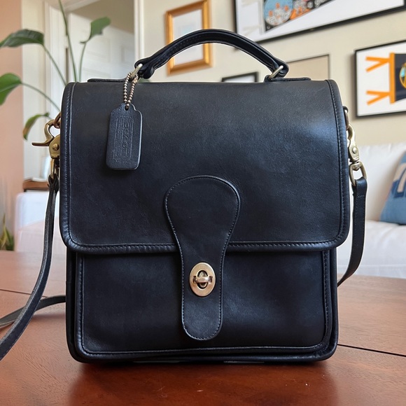 Coach Handbags - Vintage Collectible Coach Willis Station Bag